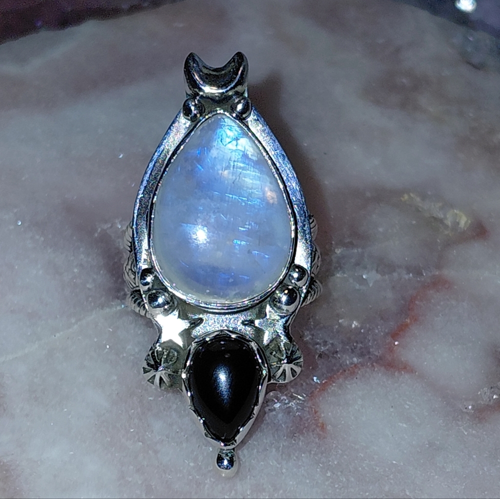 Gigantic Moonstone And Black Onyx Statement Ring - Picture 3 of 16